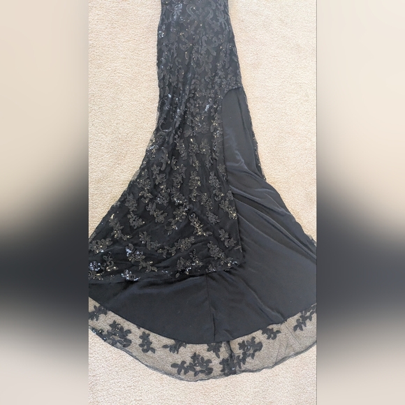 Wedding/Prom Dress - Picture 4 of 11